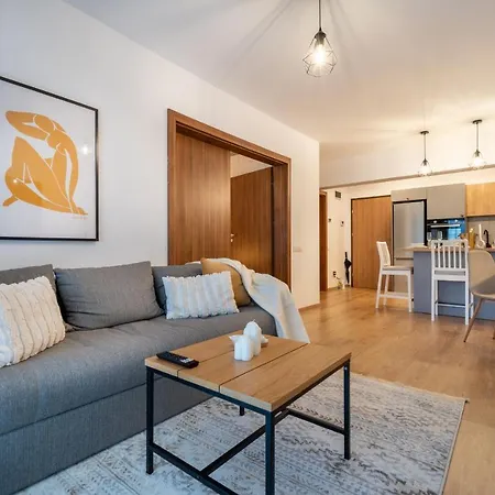 Apartment Lakeview Modern Condo-tennis, Parking, Balcony