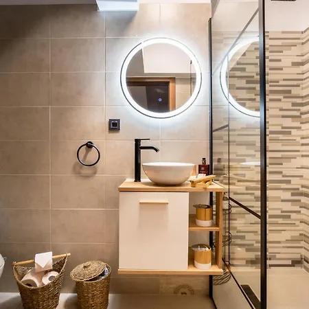 Lakeview Modern Condo-tennis, Parking, Balcony Apartment
