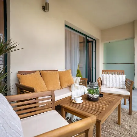 Lakeview Modern Condo-tennis, Parking, Balcony Apartment *